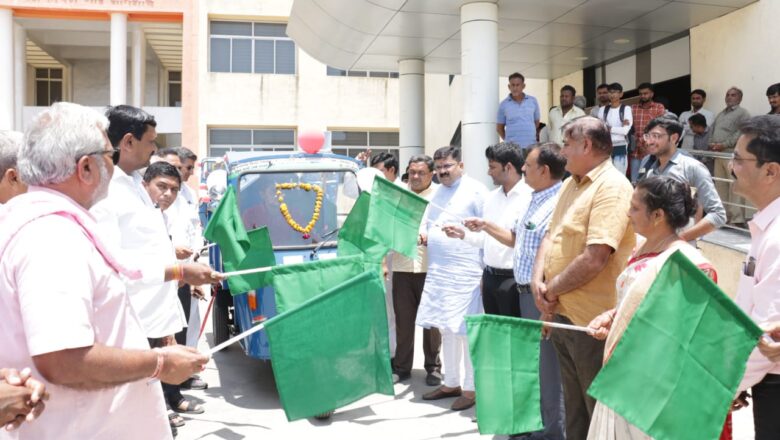 ગીર-સોમનાથ જિલ્લાના છ ગામોની ભીનો -સુકો કચરો એકઠો કરવા માટેની ઇ- રીક્ષાનું પ્રસ્થાન કરવાતા રાજ્યમંત્રી અરવિંદભાઇ રૈયાણી