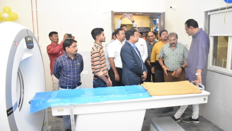 ભાવનગર ખાતે આવેલી બજરંગદાસ બાપા ચેરીટેબલ હોસ્પિટલ ખાતે નવા સી.ટી. સ્કેન અને એમ.આર.આઈ. મશીનનું લોકાર્પણ કરતા શિક્ષણ મંત્રી જીતુભાઈ વાઘાણી