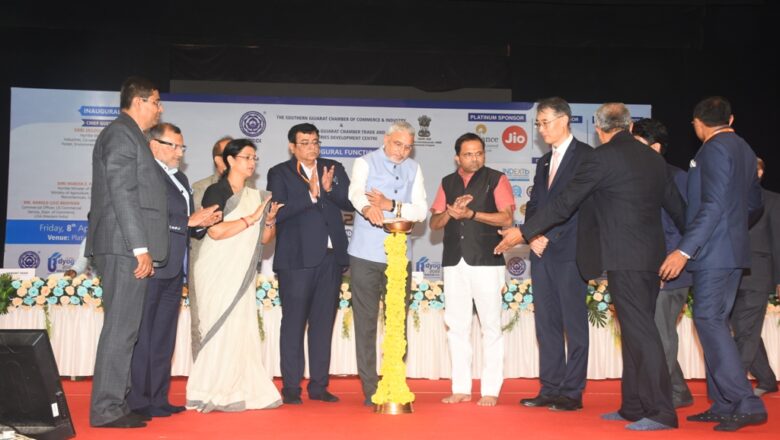 સરસાણા ખાતે ‘ઉદ્યોગ-૨૦૨૨’ પ્રદર્શનને ખુલ્લું મૂકતા ઉદ્યોગ રાજ્યમંત્રી જગદીશભાઈ વિશ્વકર્મા