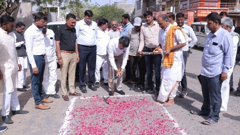 રાજ્યકક્ષાના મંત્રી તેમજ બોટાદના પ્રભારી વિનોદભાઈ મોરડીયાની ઉપસ્થિતિમાં રાણપુરમાં વિકાસ કાર્યોના વર્કઓર્ડર વિતરણ કાર્યક્રમ યોજાયો