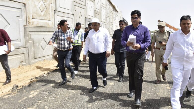 બનાસકાંઠાની ખેંગારપૂરા-મહાજનપૂરાની નર્મદા આધારિત સીપૂ જુથ સુધારણા પાણી પુરવઠા યોજનાની નિરીક્ષણ મુલાકાતે મુખ્યમંત્રી ભૂપેન્દ્ર પટેલ