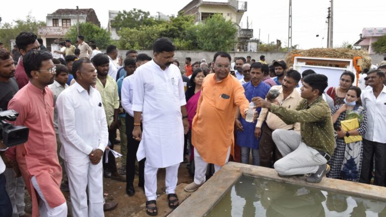 રૂપપુરા (ગોળા) ખાતે ગ્રામ વિકાસ અને ગ્રામ ગૃહ નિર્માણ વિભાગના મંત્રી અર્જુનસિંહ ચૌહાણના હસ્તે ગ્રે-વોટર ટ્રીટમેન્ટ યુનિટનું લોકાર્પણ કરાયું