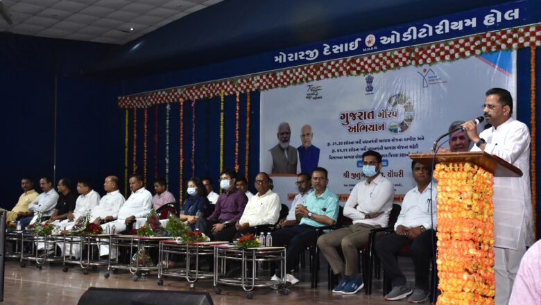 ગુજરાત ગૌરવ અભિયાન કાર્યક્રમ અંતર્ગત વલસાડ જિલ્લાના લાભાર્થીઓને ઈ-ગૃહ પ્રવેશ કરાવતા પાણી પુરવઠા મંત્રી