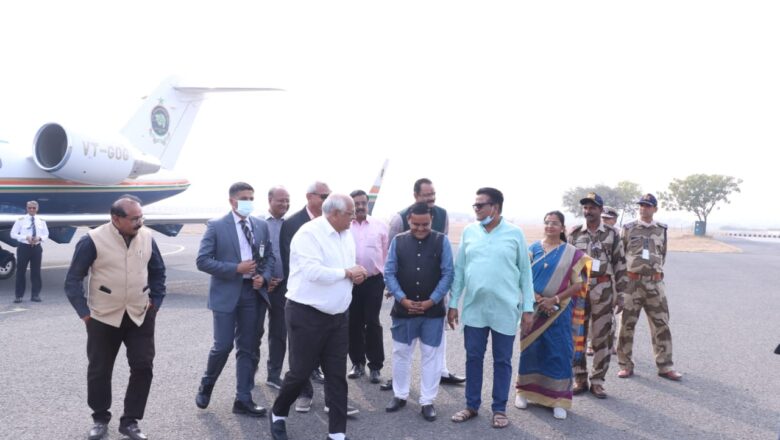 ભાવનગર એરપોર્ટ ખાતે મુખ્યમંત્રી ભૂપેન્દ્રભાઈ પટેલનું ભાવપૂર્ણ સ્વાગત
