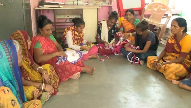 સાણંદના વીંછિયા ખાતે સરકારી સહાય દ્વારા આત્મનિર્ભર બન્યું ‘આસ્થા સખી મંડળ’