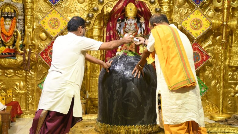 ભારત દેશના માન.ગૃહમંત્રી અને શ્રી સોમનાથ ટ્રસ્ટ ના ટ્રસ્ટી અમીતભાઈ શાહ ના 60‘માં જન્મદિવસની ઉજવણી સોમનાથ મંદિર ખાતે કરવામાં આવી