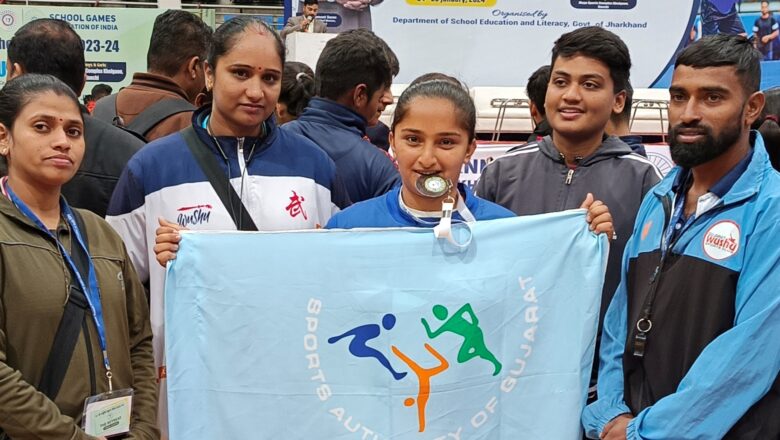 નેશનલ સ્કૂલ ગેમ્સ ૨૦૨૩-૨૪માં બ્રોન્ઝ મેડલ મેળવતી મોડેલ સ્કૂલ ઈણાજની વિદ્યાર્થીની