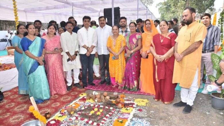 સુરત મહાનગરપાલિકાના વિવિધ ઝોન વિસ્તારમાં સમગ્ર શિક્ષા અભિયાન અંતર્ગત પ્રાથમિક શાળાઓનું ખાતમુહૂર્ત