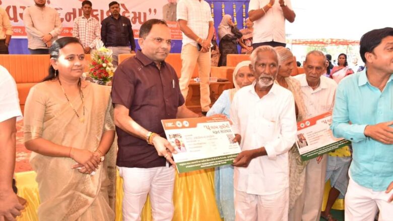 ઓલપાડ ખાતે વન, પર્યાવરણ રાજ્યમંત્રી મુકેશભાઈ પટેલની ઉપસ્થિતિમાં આયુષ્માન વય વંદના કાર્ડ કેમ્પ યોજાયો