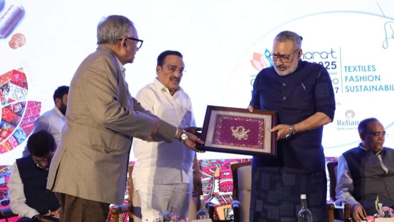 કેન્દ્રીય ટેક્ષ્ટાઈલ મંત્રી ગિરિરાજસિંહના અધ્યક્ષસ્થાને સુરતમાં ‘ભારત ટેક્સ-૨૦૨૫’ અંતર્ગત રોડ શો યોજાયો
