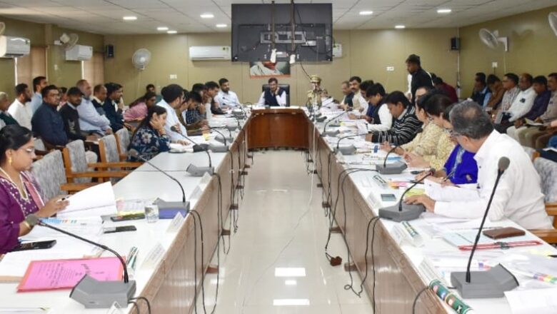 આણંદ ખાતે જિલ્લા કલેકટર પ્રવીણ ચૌધરીના અધ્યક્ષસ્થાને જિલ્લા સંકલન સમિતિની બેઠક યોજાઈ