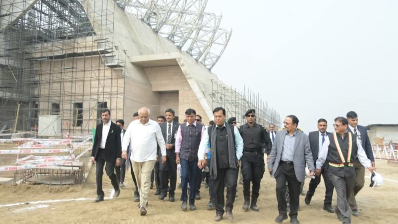 મ્યુઝિયમ માં INS નિશાંક, સી-હેરિયર એરક્રાફ્ટ અને UH3 હેલિકોપ્ટર, નૌકાદળના યુદ્ધ જહાજો પ્રદર્શિત કરવામાં આવ્યા