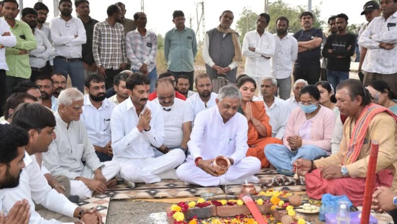 જસદણ શહેર ખાતે વિવિધ વિકાસકામોનું શાસ્ત્રોક્ત વિધિથી ખાતમુહુર્ત કરાયું