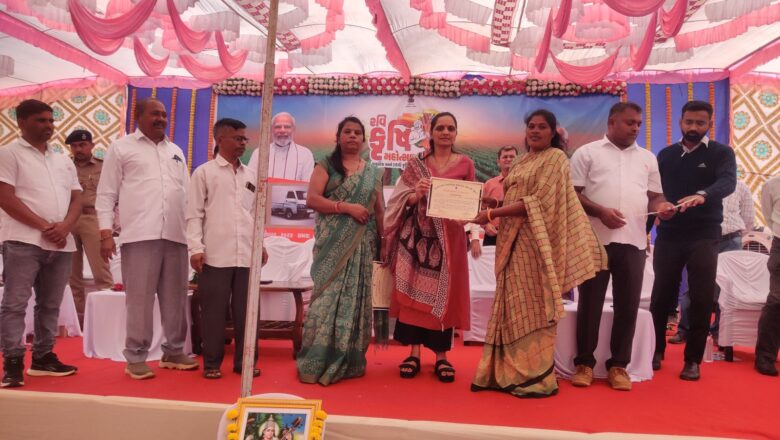 ઉમરપાડાના ચિતલદા ખાતે જિલ્લા પંચાયત પ્રમુખ ભાવિનીબેન પટેલે રવિ કૃષિ મહોત્સવનો શુભારંભ કરાવ્યો