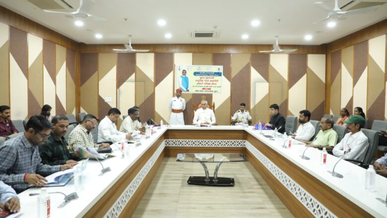 સુરતમાં રાજ્યપાલ આચાર્ય દેવવ્રતજીએ જિલ્લા વહીવટીતંત્ર અને આત્માના અધિકારીઓ સાથે પ્રાકૃતિક ખેતી સંદર્ભે સમીક્ષા બેઠક યોજી