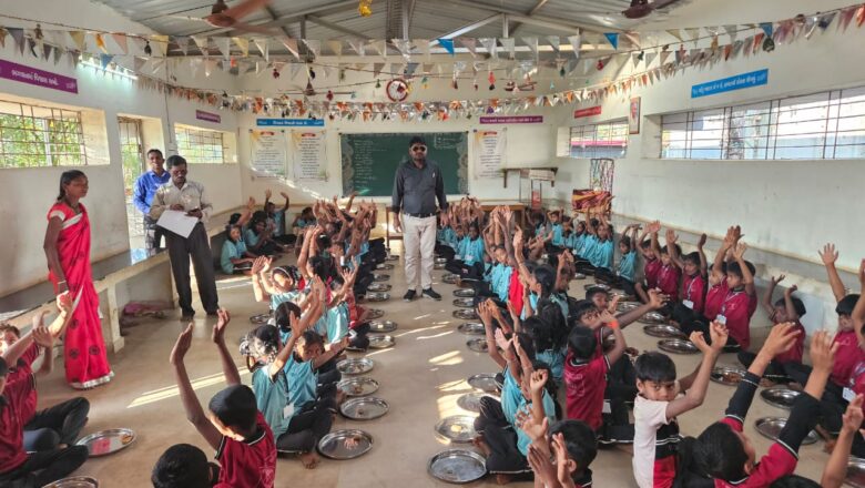 ડાંગ જિલ્લા કલેક્ટર મહેશ પટેલે આહવાની આશ્રમ શાળા ખાતે થી “મુખ્યમંત્રી પૌષ્ટીક અલ્પાહાર” યોજનાનો શુભારંભ કરાવ્યો