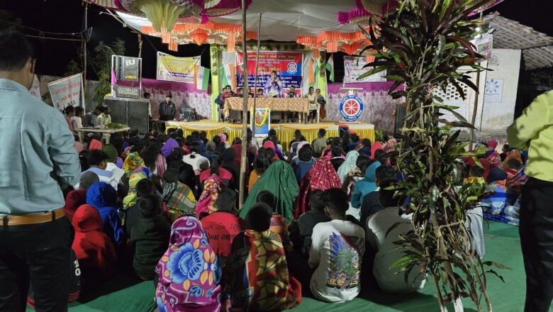 બાળલગ્ન વિરૂધ્ધ જાગૃતિ કેળવવા ધરમપુરના ખોબામાં રાત્રિ સમયે સાંસ્કૃતિક કાર્યક્રમ યોજાયો