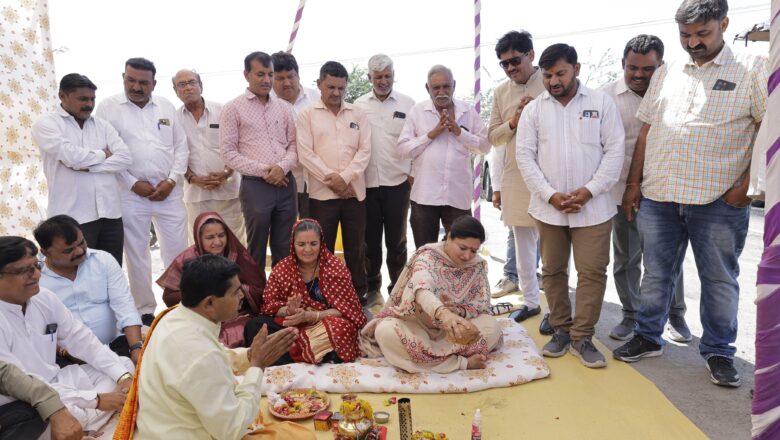 જામનગર જિલ્લામાં વિવિધ વિકાસ કાર્યોના લોકાર્પણ અને ખાતમુહૂર્ત કરતા સંસદસભ્ય પૂનમબેન માડમ