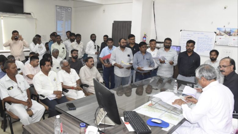 તળાજા પ્રાંત કચેરી ખાતે મંત્રી કુંવરજીભાઇ બાવળીયાના અધ્યક્ષસ્થાને મેથળા તથા સરતાનપર ચેકડેમ યોજનાની રિવ્યું બેઠક યોજાઇ