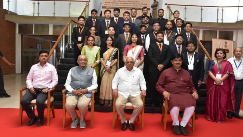 ગુજરાતના 26 યુવાનોને અમદાવાદ સ્થિત સરદાર પટેલ ઇન્સ્ટિટ્યૂટ ઑફ પબ્લિક એડમિનિસ્ટ્રેશન (SPIPA) ખાતે આયોજિત સમારોહમાં પુરસ્કાર અને પ્રશસ્તિપત્રથી સન્માનિત કર્યા