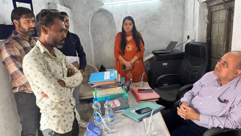 જામનગર જિલ્લા કલેકટર કેતન ઠક્કરે ખારવા ગ્રામ પંચાયતની મુલાકાત લઇ રેકર્ડ ચકાસણી કરી