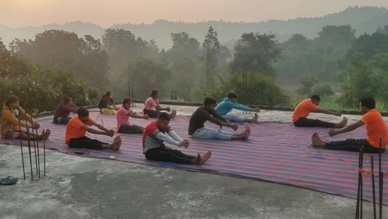 દાહોદ જિલ્લામાં શહેર અને ગ્રામ્યમાં કુલ ૫૫ જેટલા નિ:શુલ્ક યોગ વર્ગ તેમજ 3 કેમ્પ મેદસ્વિતા મુક્તિ માટેના કાર્યરત