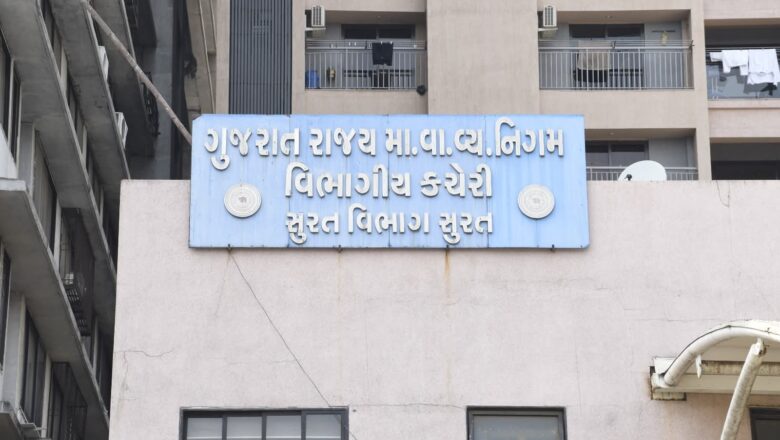 હોળી ધૂળેટી આઈ રે… આદિવાસી વેલા આવો…કેસુડાં મંગાવો રે.. ઢેબરા બનાવો રે…