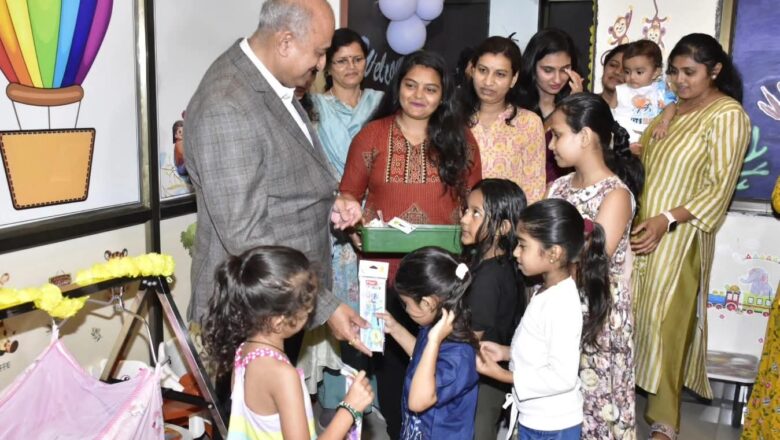 જિલ્લા કલેક્ટર કેતન ઠક્કરે પોતાના વયનિવૃત્તિ પ્રસંગે કલેકટર કચેરી ખાતે ઘોડિયાઘરનો પ્રારંભ કરાવ્યો