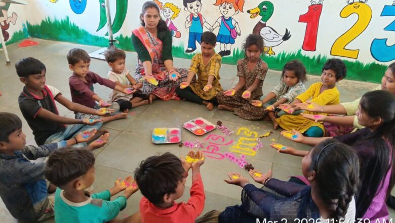 દાહોદ જિલ્લાના દેવગઢ બારીયા તાલુકાના ઘટક-૧ ઘટક-૨ અને ઘટક-૩ના તમામ આંગણવાડી કેન્દ્ર ઉપર હોળી, ધૂળેટી પર્વ ની ઉજવણી કરવામાં આવી
