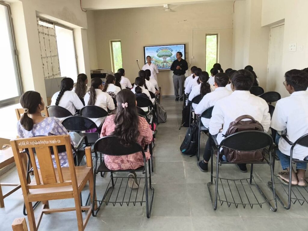 આયુર્વેદ શાખા જીલ્લા પંચાયત દાહોદ દ્વારા ગવર્મેન્ટ ફિઝિયોથેરાપી કોલેજ, દાહોદ ખાતે ‘વિશ્વ આરોગ્ય દિવસ’ અને ‘વિશ્વ હોમિયોપેથી સપ્તાહ’ની કરાઈ ઉજવણી