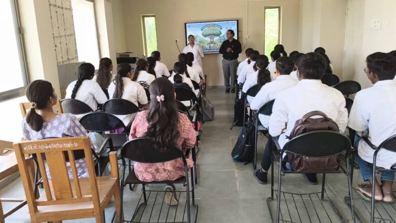 આયુર્વેદ શાખા જીલ્લા પંચાયત દાહોદ દ્વારા ગવર્મેન્ટ ફિઝિયોથેરાપી કોલેજ, દાહોદ ખાતે ‘વિશ્વ આરોગ્ય દિવસ’ અને ‘વિશ્વ હોમિયોપેથી સપ્તાહ’ની કરાઈ ઉજવણી