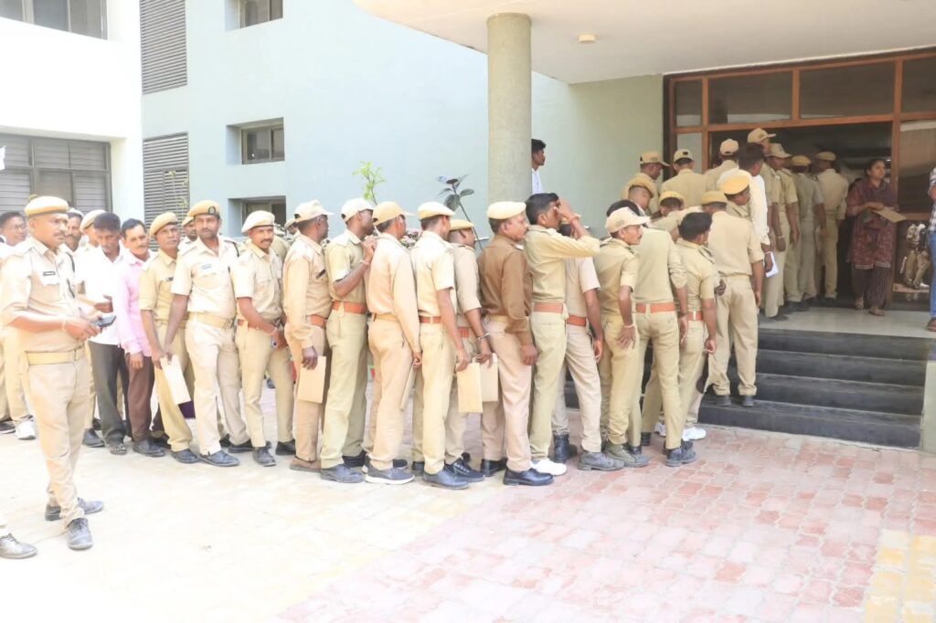 છોટાઉદેપુર જિલ્લામાં પોલીસ કર્મચારીઓએ જિલ્લા/તાલુકા પંચાયત સામાન્ય ચૂંટણી-૨૦૨૬માં પોસ્ટલ બેલેટથી મતદાન કર્યું