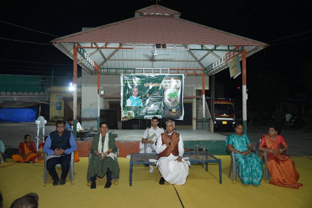 ઓલપાડના જીણોદ ગામ ખાતે રાજ્યપાલ આચાર્ય દેવવ્રતજીએ રાત્રિસભા યોજી ગ્રામજનો સાથે કર્યો આત્મીય સંવાદ