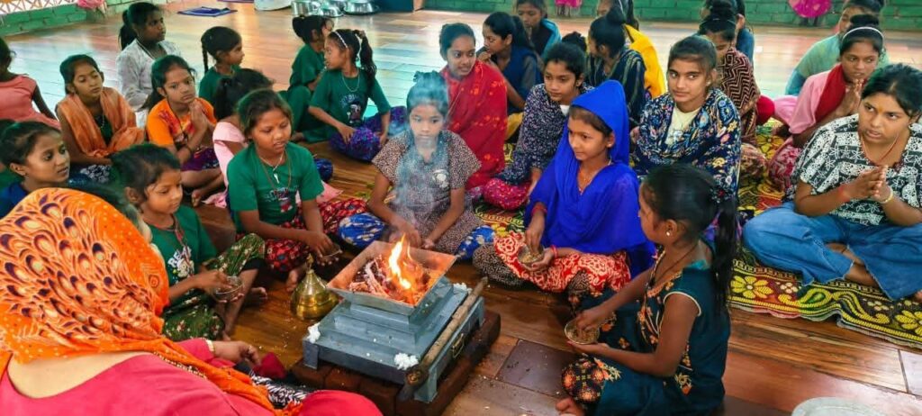તેજસ્વીની સંસ્કૃતિ ધામ ખાતે અતિવૃષ્ટિની શાંતિ અને સર્વજીવ કલ્યાણ માટે અનોખો શાંતિ યજ્ઞ યોજાયો