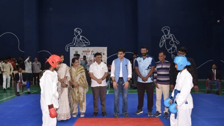 કરાટે સ્પર્ધક બહેનોનો ઉત્સાહ વધાર્યો