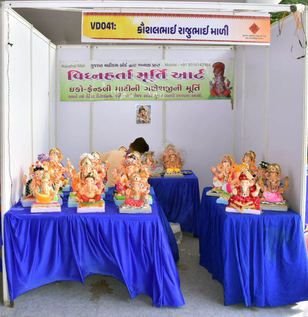 વડોદરામાં ૭૯ સ્ટોલ સાથે ‘માટી મૂર્તિ મેળો’: ગુજરાત માટીકામ કલાકારી અને રૂરલ ટેકનોલોજી સંસ્થાનની પર્યાવરણમૈત્રી પહેલ